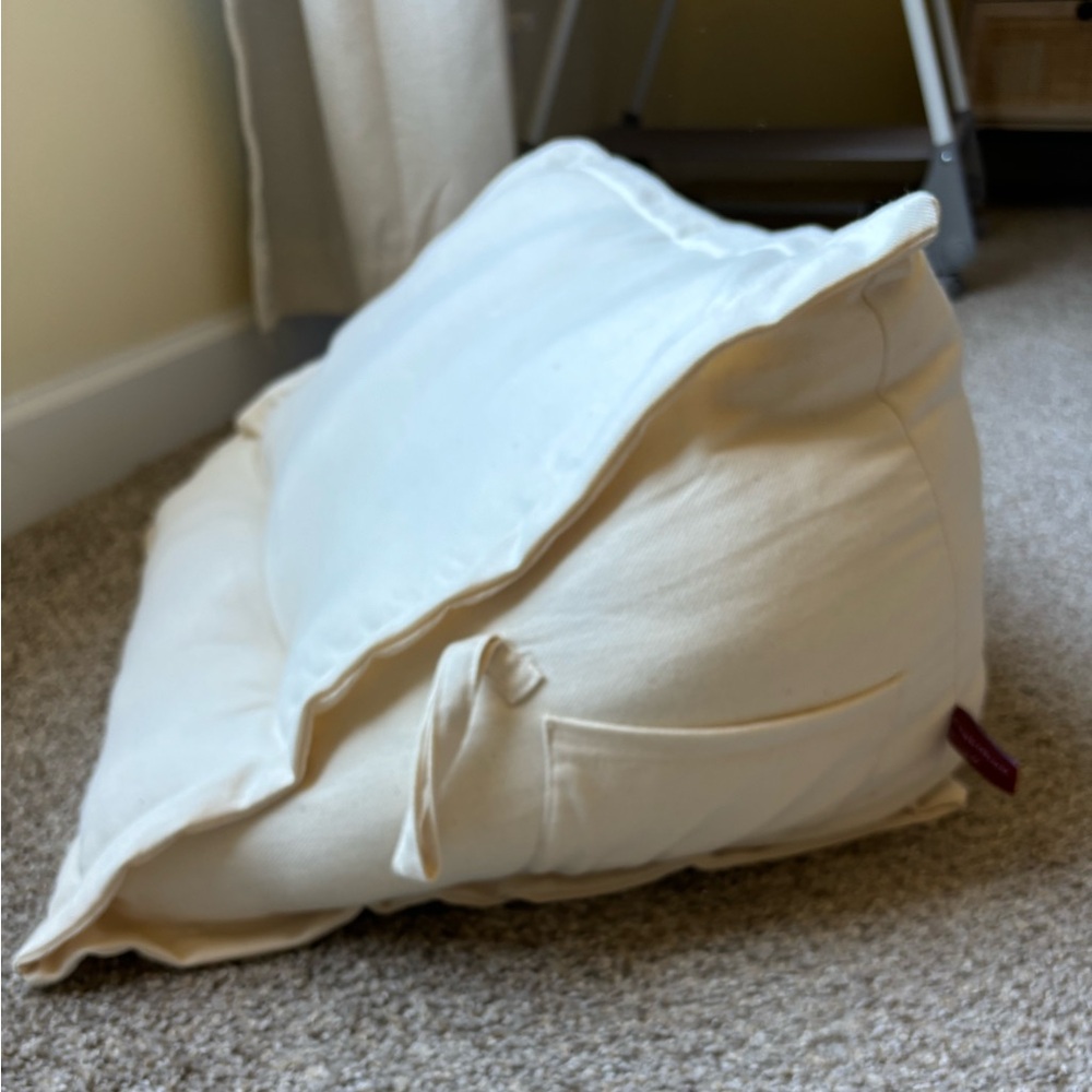 Peekaboo pillow